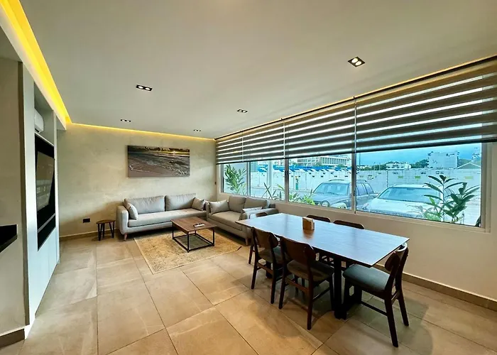 Modern 2 Bedroom Ground Floor Apartment! Playa del Carmen