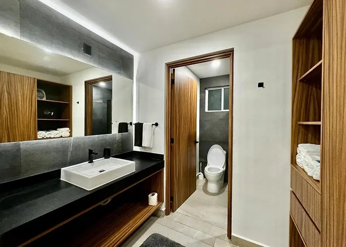 Modern 2 Bedroom Ground Floor Apartment! Holiday home *