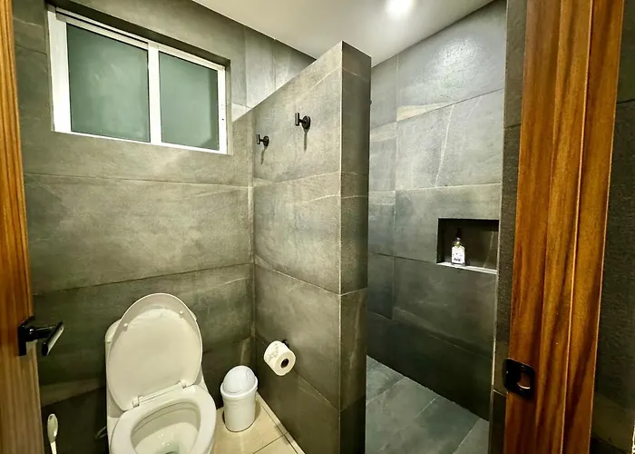 Modern 2 Bedroom Ground Floor Apartment! *
