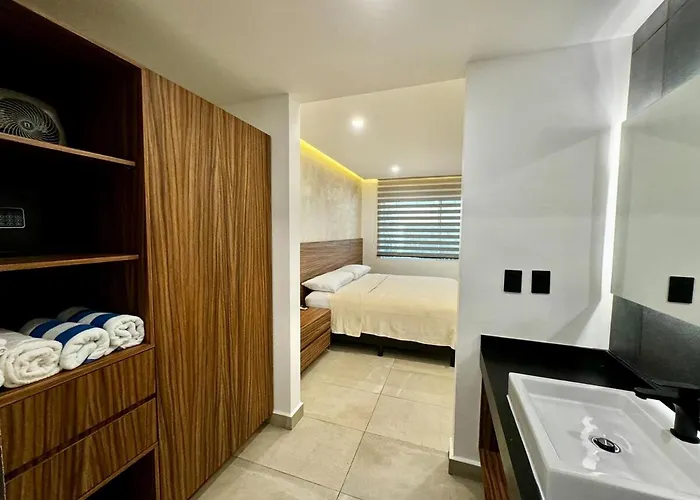 Modern 2 Bedroom Ground Floor Apartment!